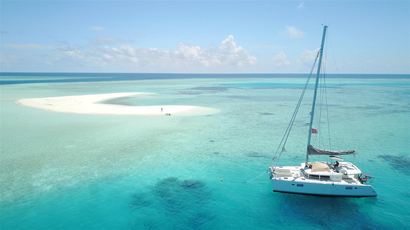 Luxury Maldives yacht charter on Shantaram. Cruising Maldives on a Maldives catamaran! Maldives sailing holidays are the best
